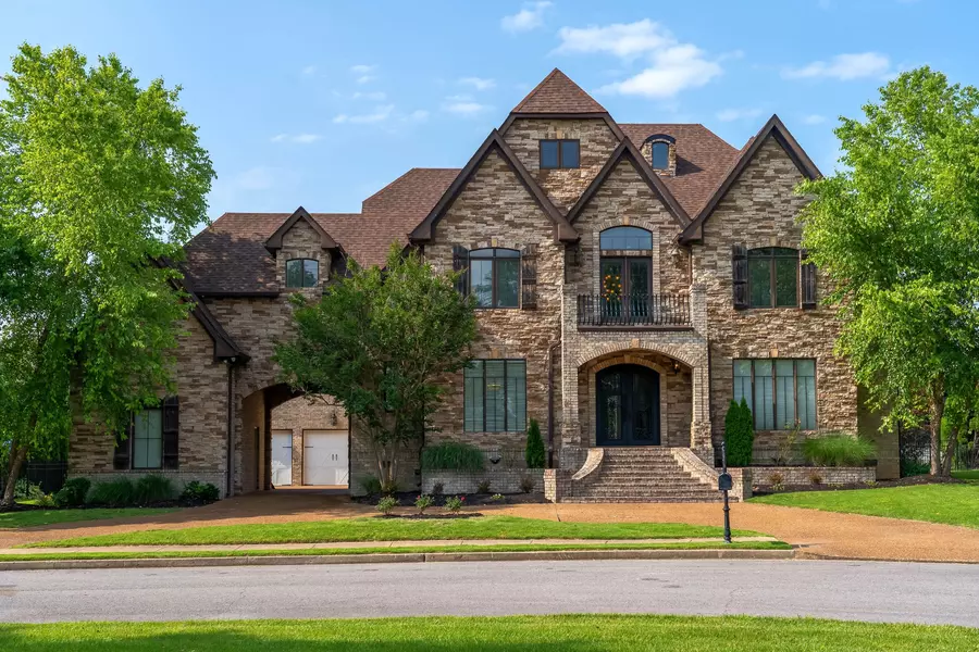 1004 Pintail Pl, Hendersonville, TN 37075