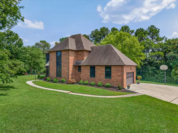 Fayetteville, TN 37334,806 Manor Dr