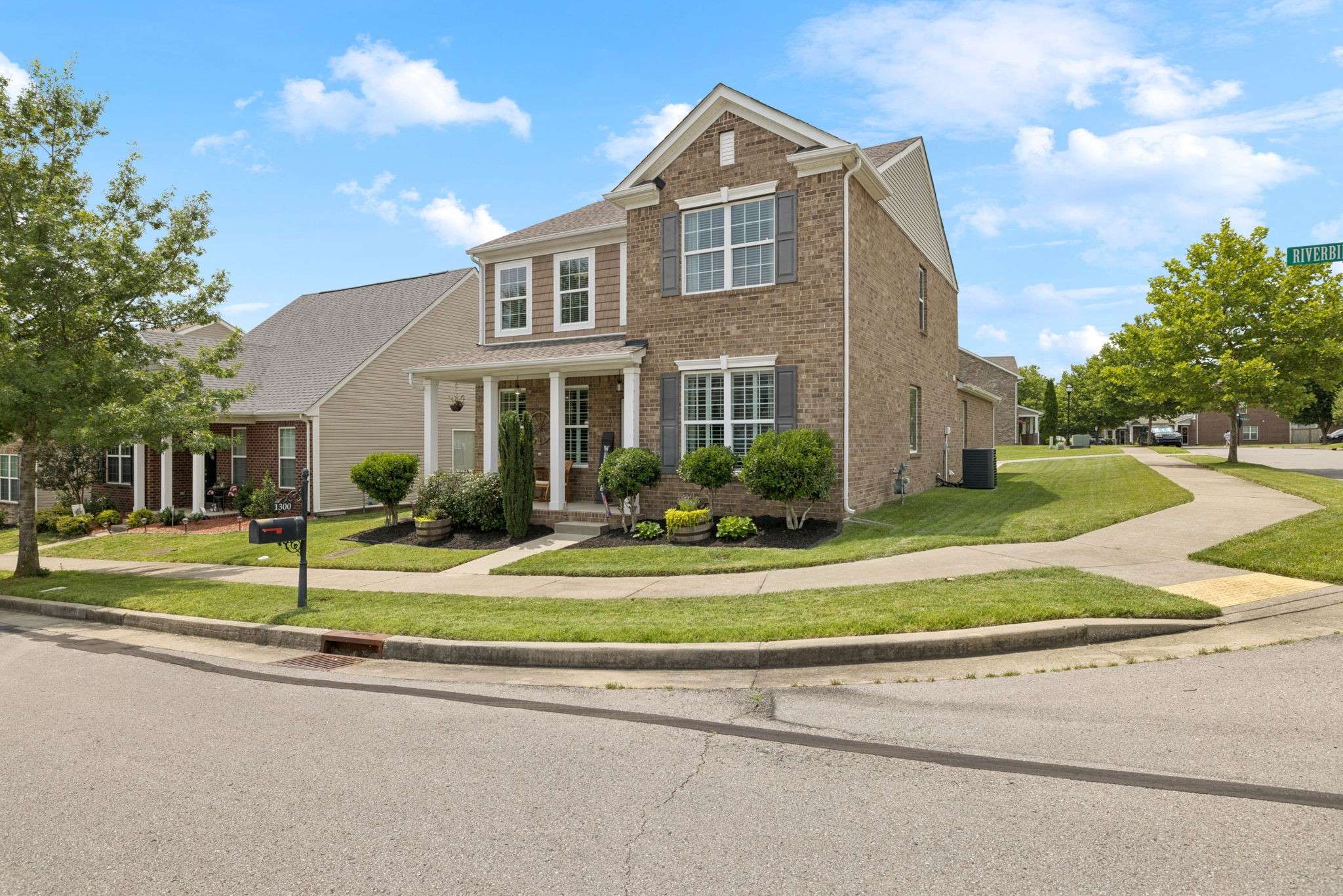1300 Riverbirch Way, Hermitage, TN 37076