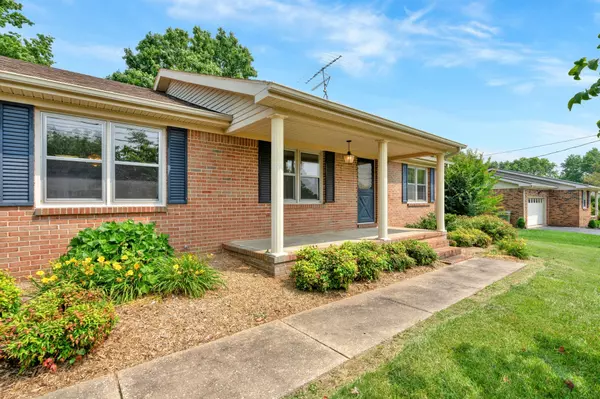 916 Elizabeth Dr, Hopkinsville, KY 42240