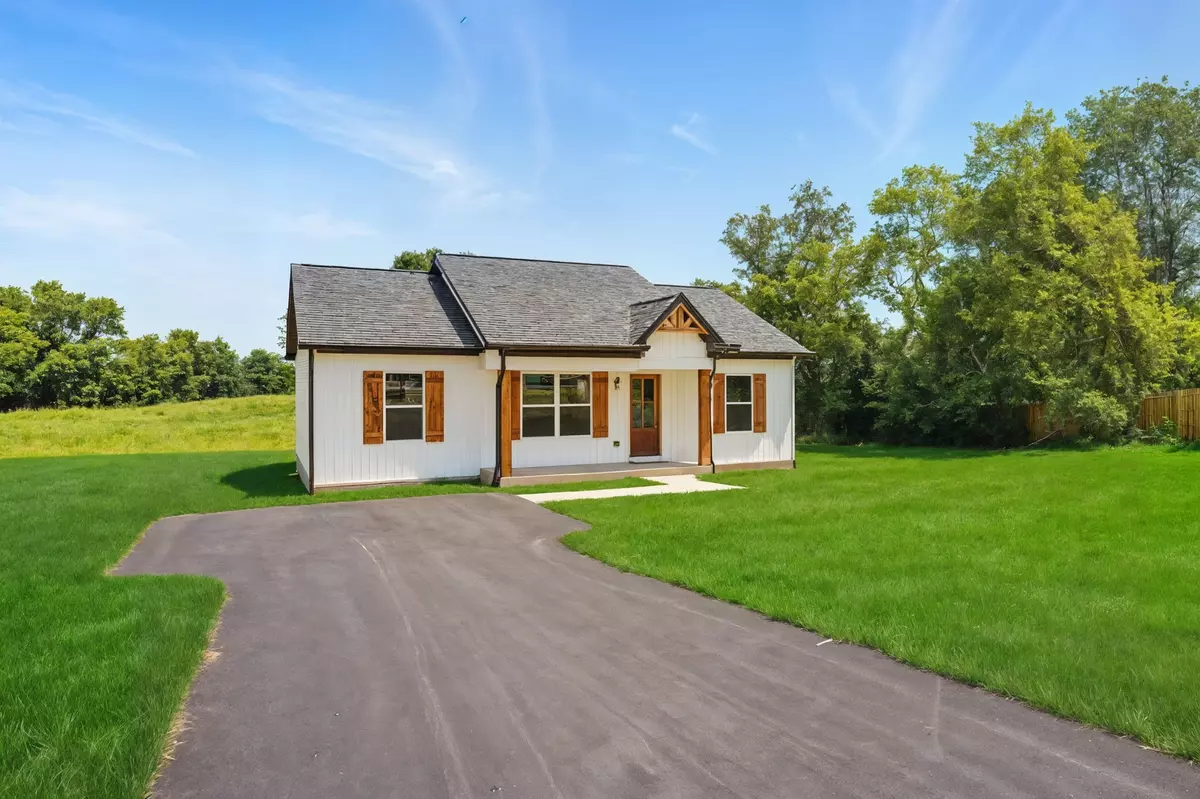 Adams, TN 37010,1015 Landing Lane