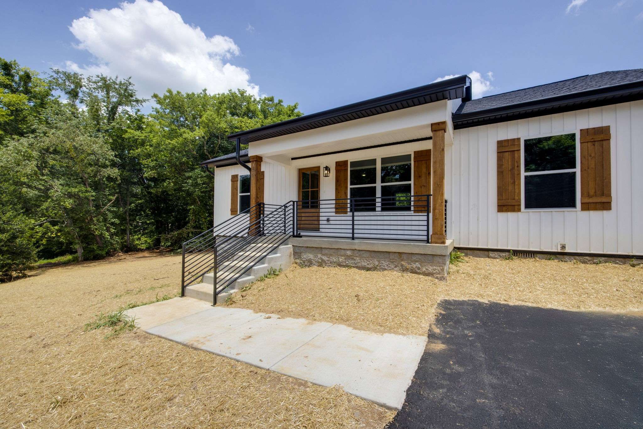 Adams, TN 37010,1097 Landing Ln