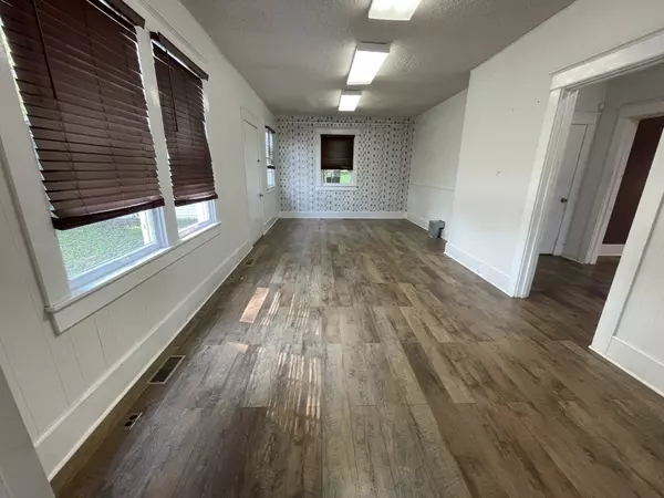 Waverly, TN 37185,312 W Main St