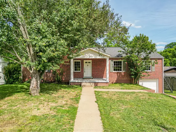 1204 Rolling Fields Dr, Columbia, TN 38401