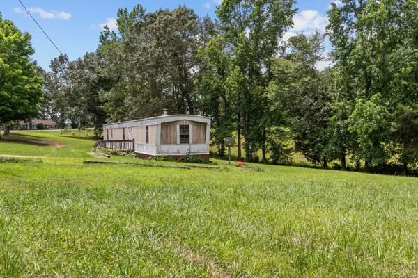 6495 Divider Natchez Trace Rd, Camden, TN 38320
