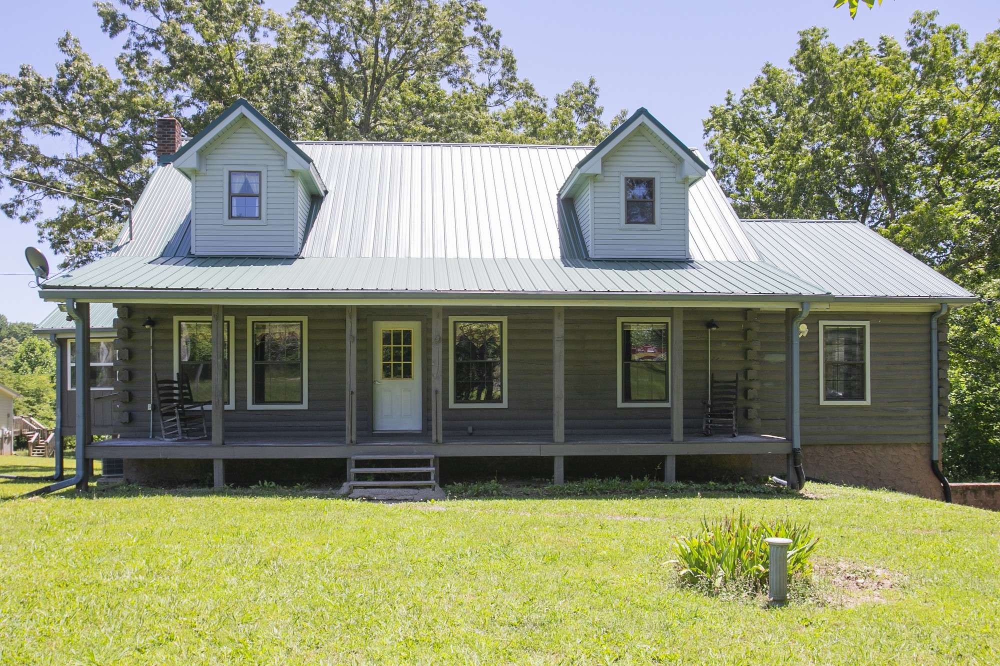 1530 Roy Brown Rd, Burns, TN 37029