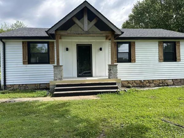 702 Stoval Dr, White House, TN 37188