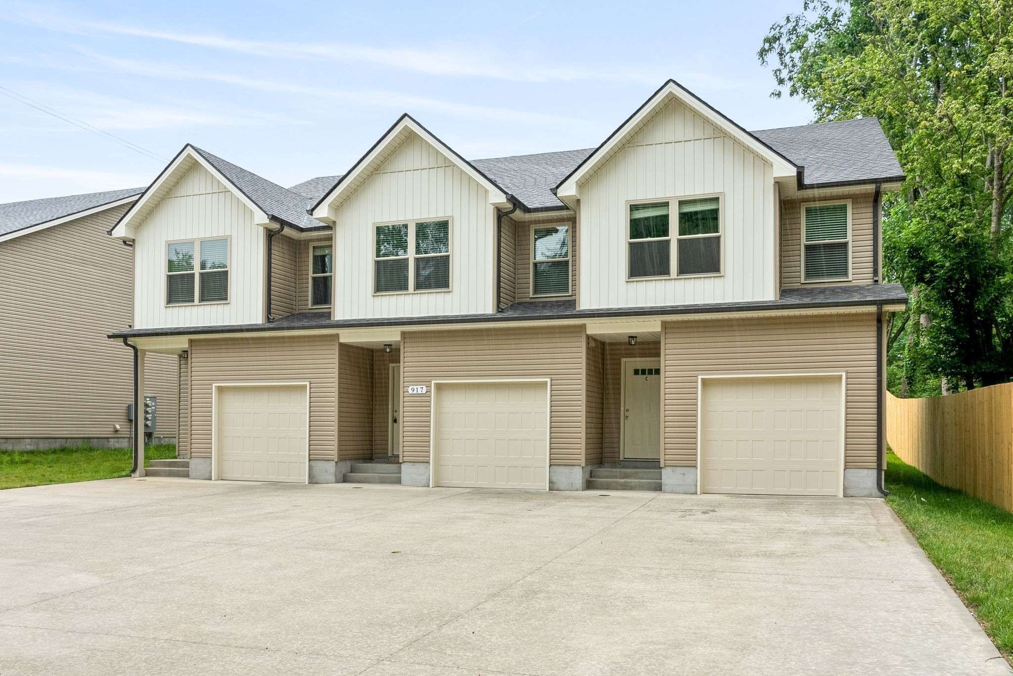 Clarksville, TN 37042,933 Center Road #C