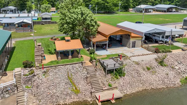 625 River Rd, Clifton, TN 38425