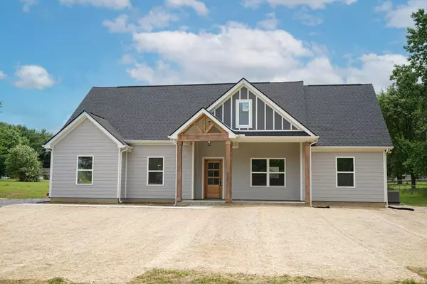 825B College St, Portland, TN 37148