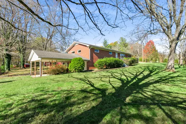2621 Knob Creek Rd, Columbia, TN 38401