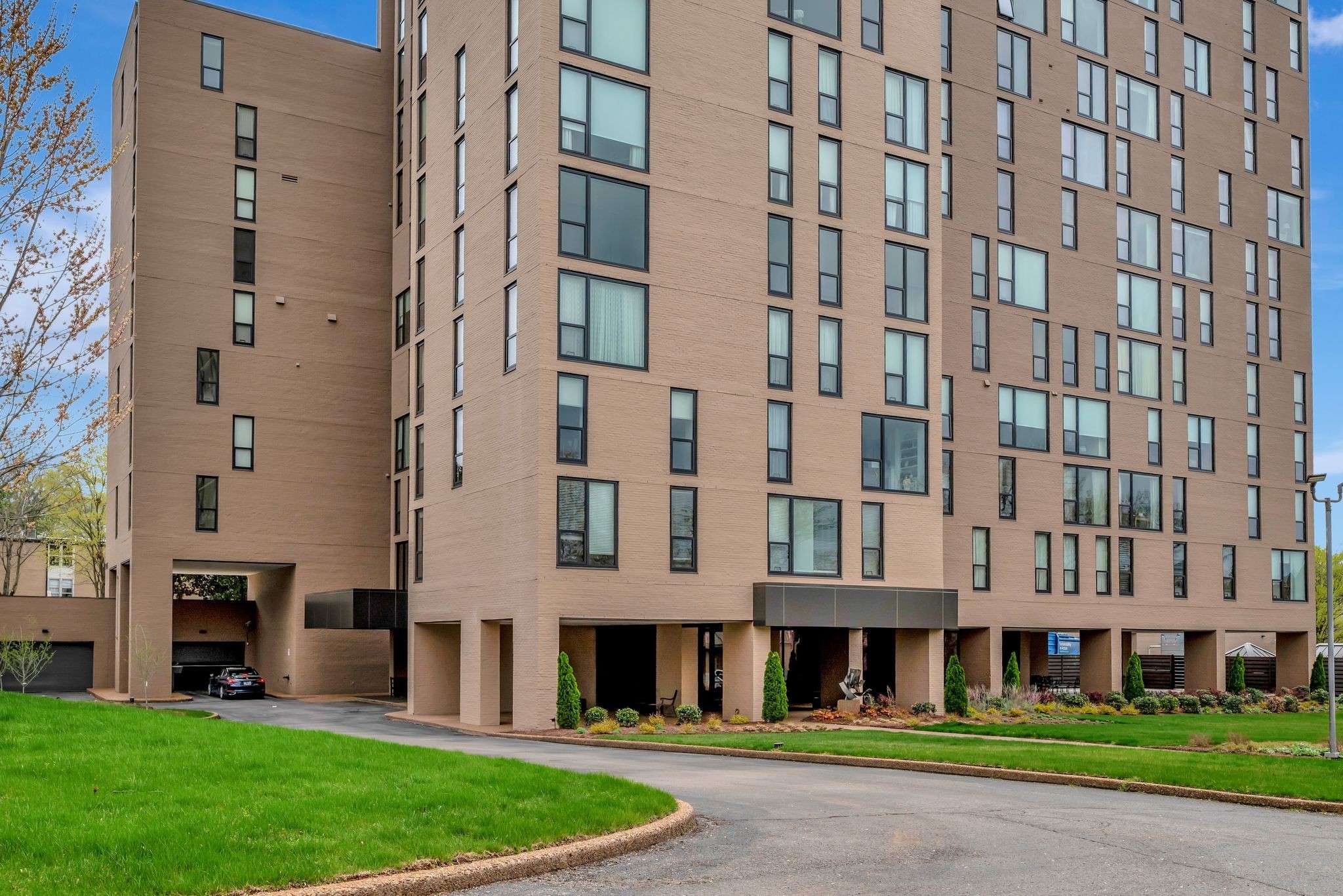 Nashville, TN 37205,3901 West End Ave #403