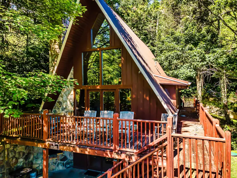 1530 Zurich Rd, Gatlinburg, TN 37738