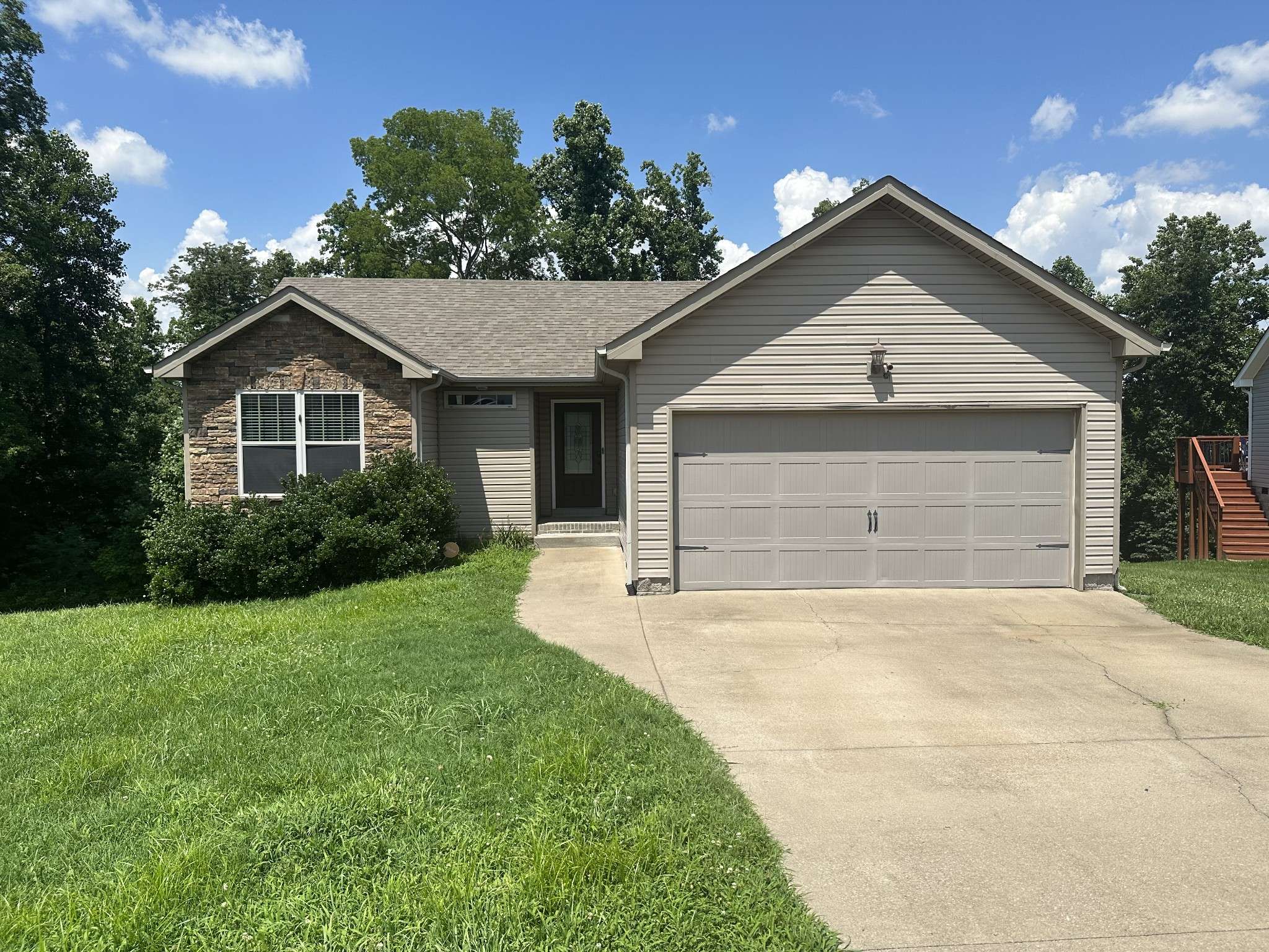 1823 Camelot Dr, Clarksville, TN 37040