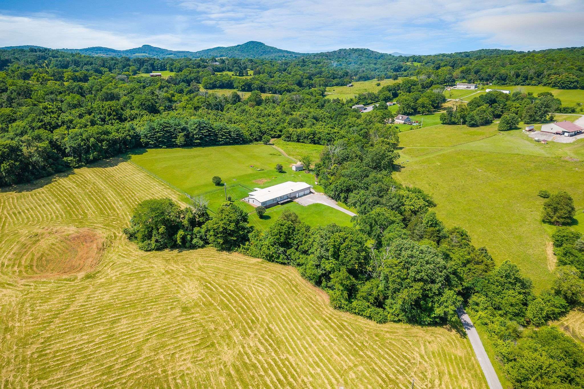 127 Grant Rd, Gordonsville, TN 38563