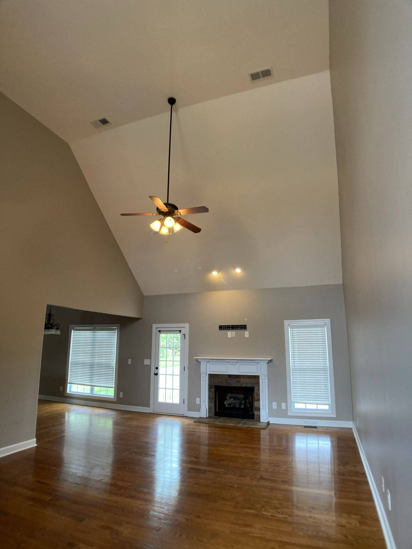Clarksville, TN 37043,971 Willow Cir