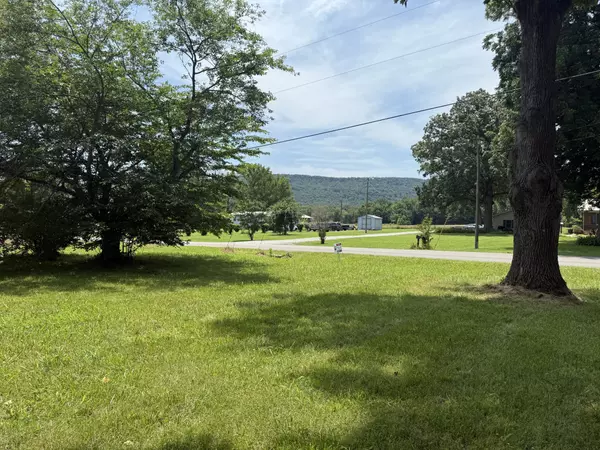 1035 Spur Rd,  Decherd,  TN 37324