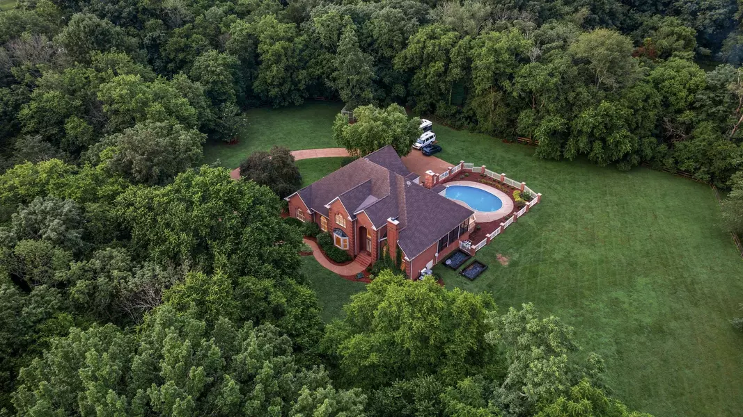 1018 Jensen Ln, Hendersonville, TN 37075
