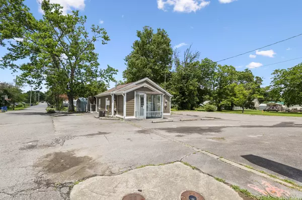 Shelbyville, TN 37160,901 E Depot St