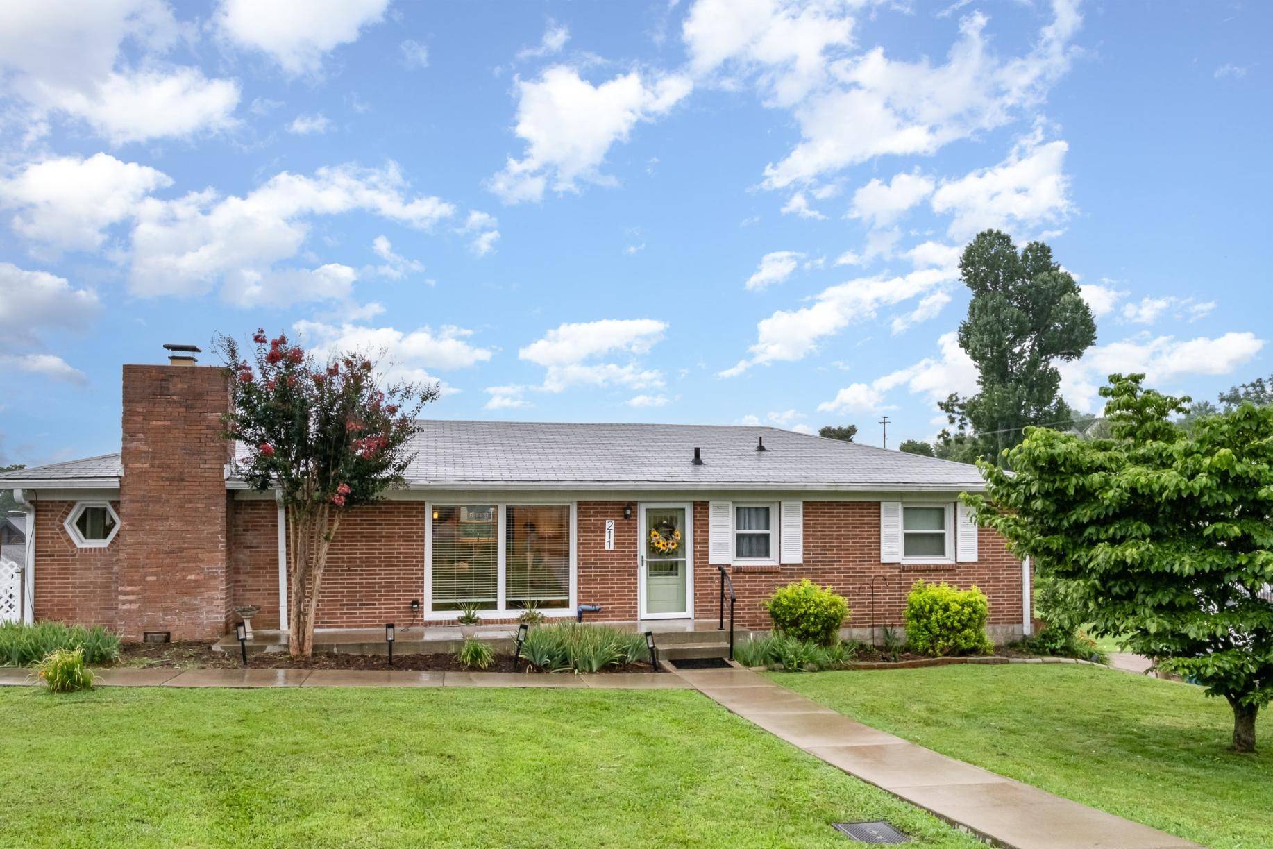 211 Perlen Dr, Nashville, TN 37206