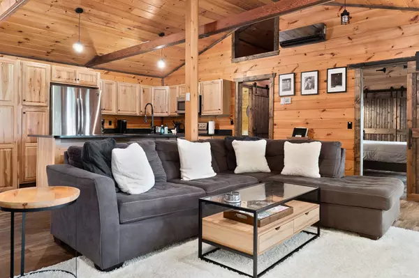 2690 Pucketts Point Rd, Smithville, TN 37166