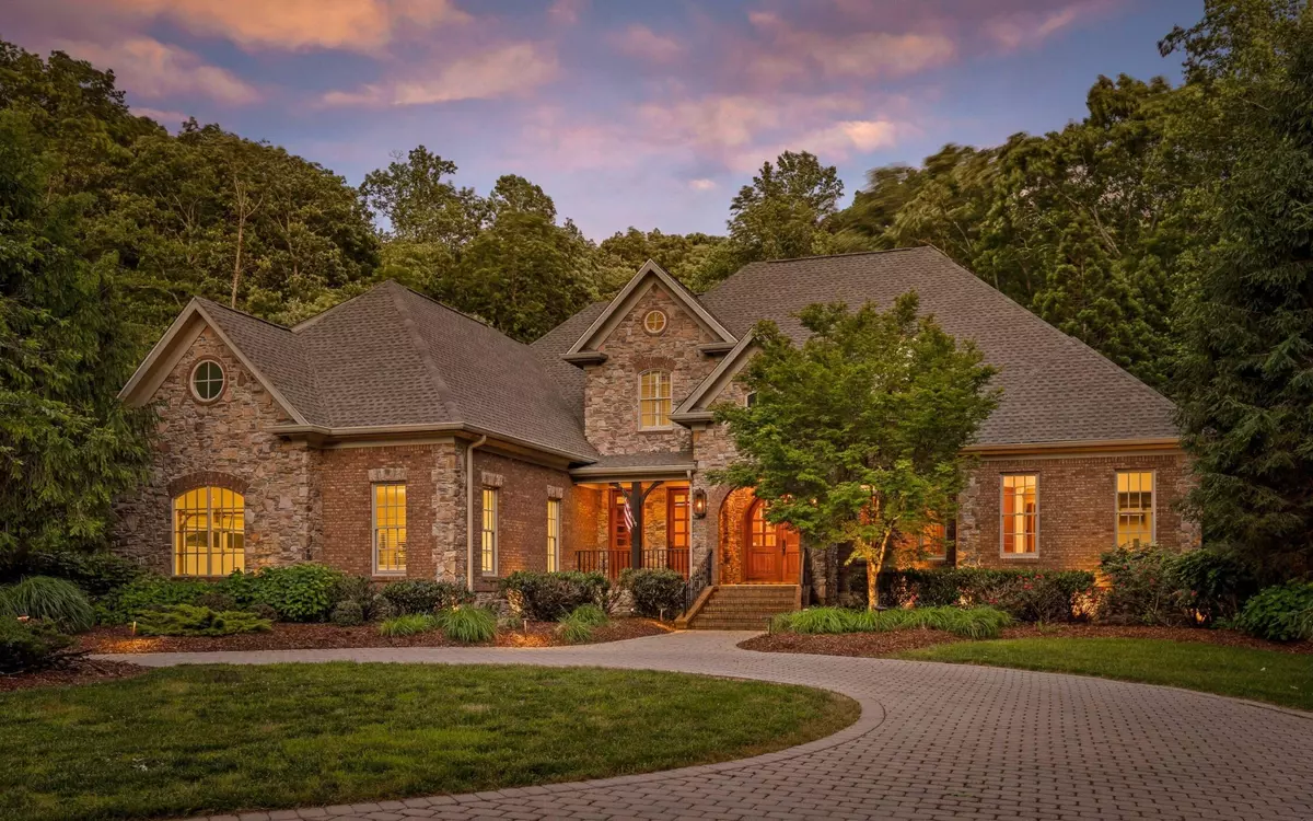 Signal Mountain, TN 37377,11 Saint Nicholas Way