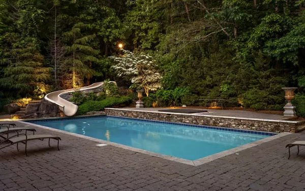 Signal Mountain, TN 37377,11 Saint Nicholas Way