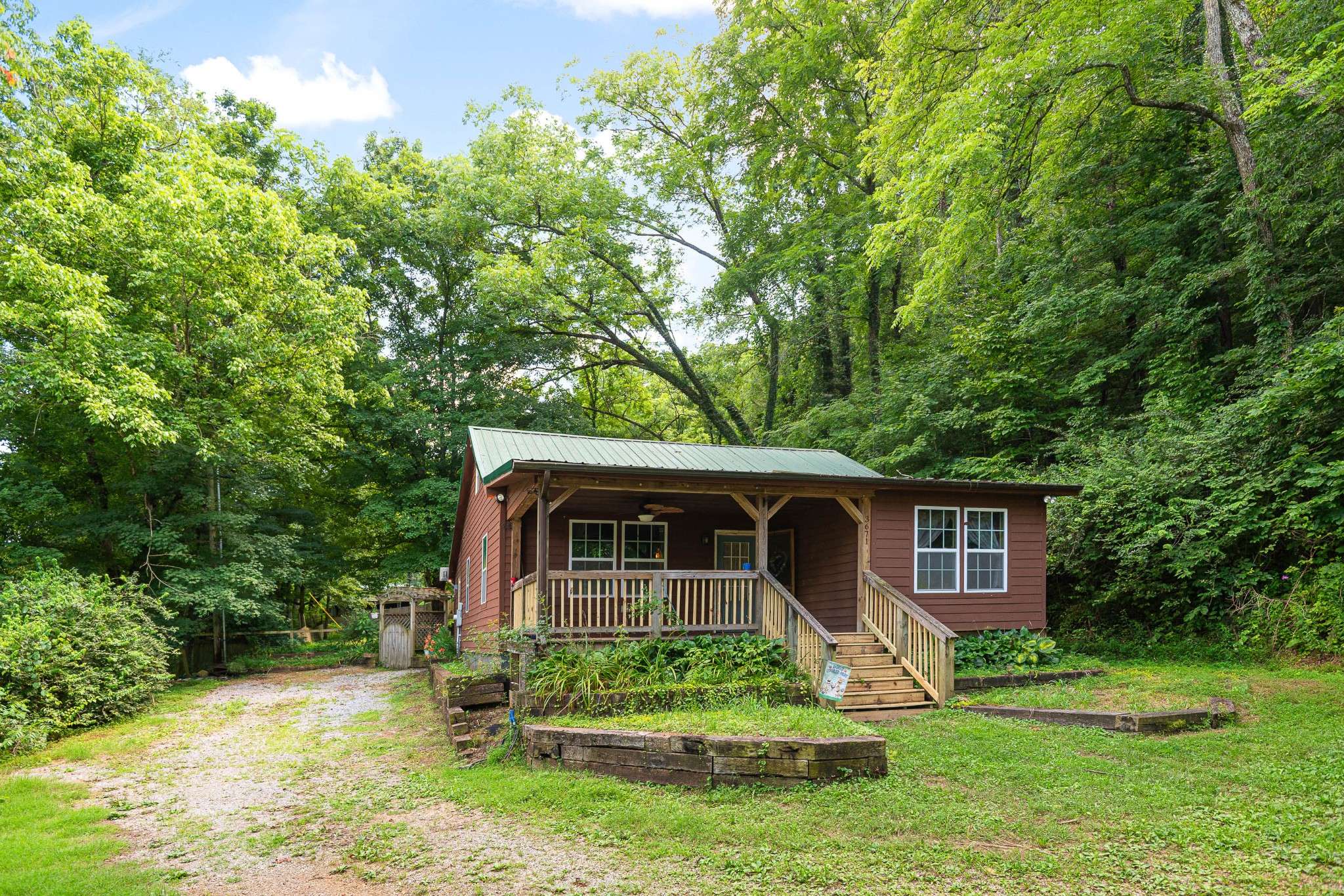 Santa Fe, TN 38482,3671 Raleigh Beard Rd