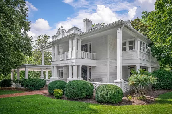 Sparta, TN 38583,105 N Church St