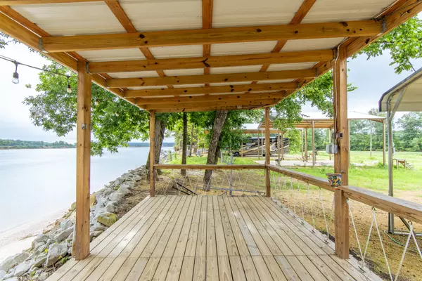Savannah, TN 38372,735 Praire Land Dr