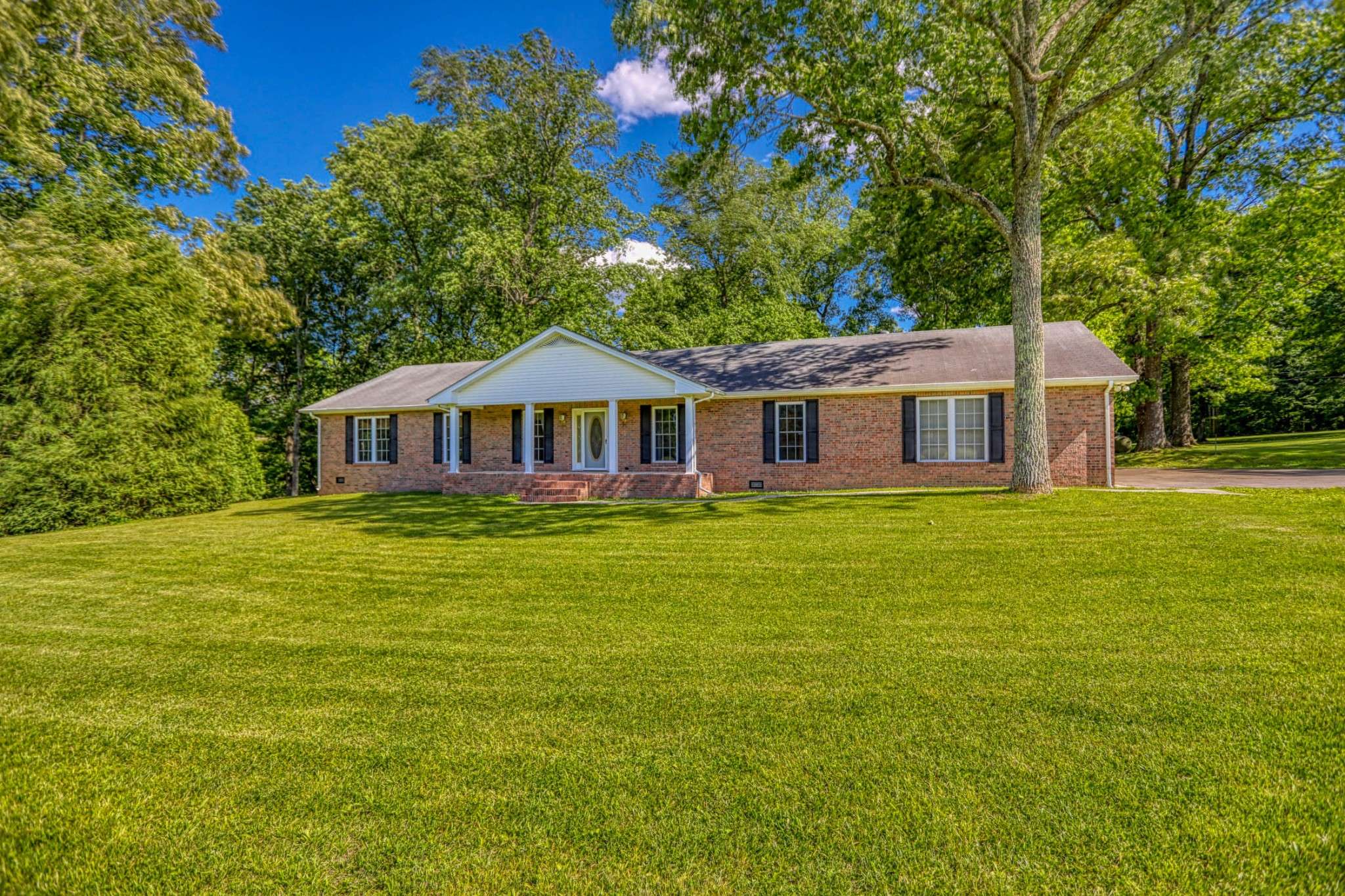 1122 Fairfield Rd, Westmoreland, TN 37186