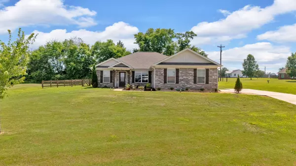 3 Dewitt Dr, Fayetteville, TN 37334