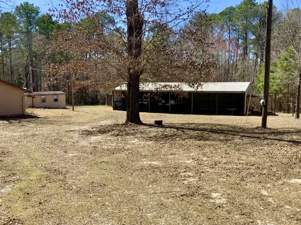 Big Sandy, TN 38221,7905 Lick Creek Rd