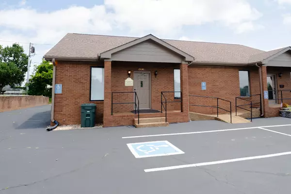 2104A Park Plaza Dr, Springfield, TN 37172