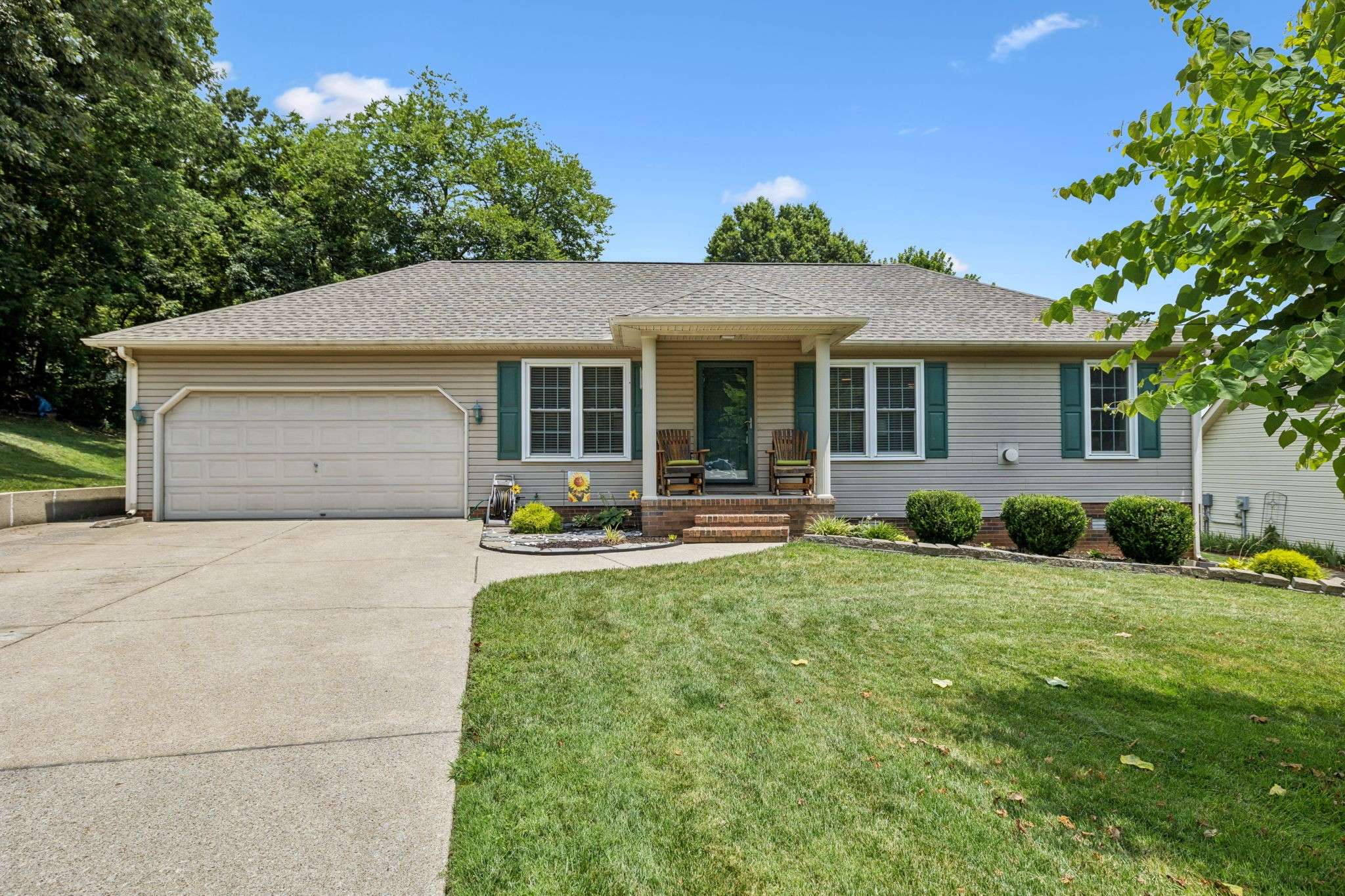 1008 Ash Cir, La Vergne, TN 37086