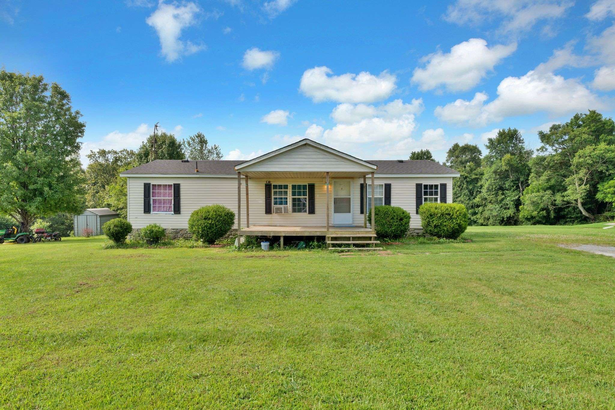4445 Highland Rd, Lafayette, TN 37083