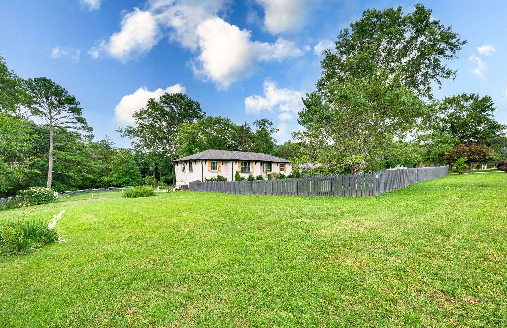 Nashville, TN 37205,882 Rodney Dr