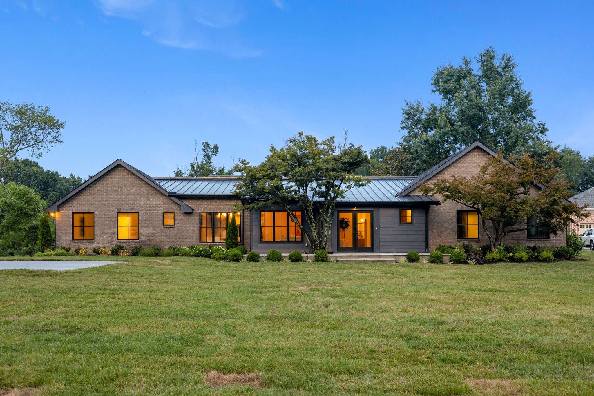 714 Brownlee Dr, Nashville, TN 37205