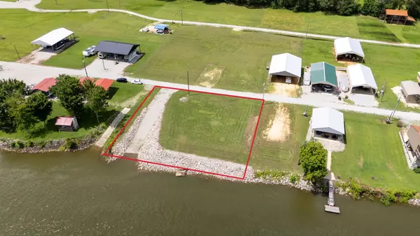 Clifton, TN 38425,22 WC PICKETT RD