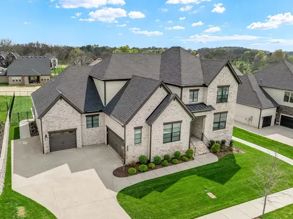 3313 Sarah Bee Ln, Thompsons Station, TN 37179