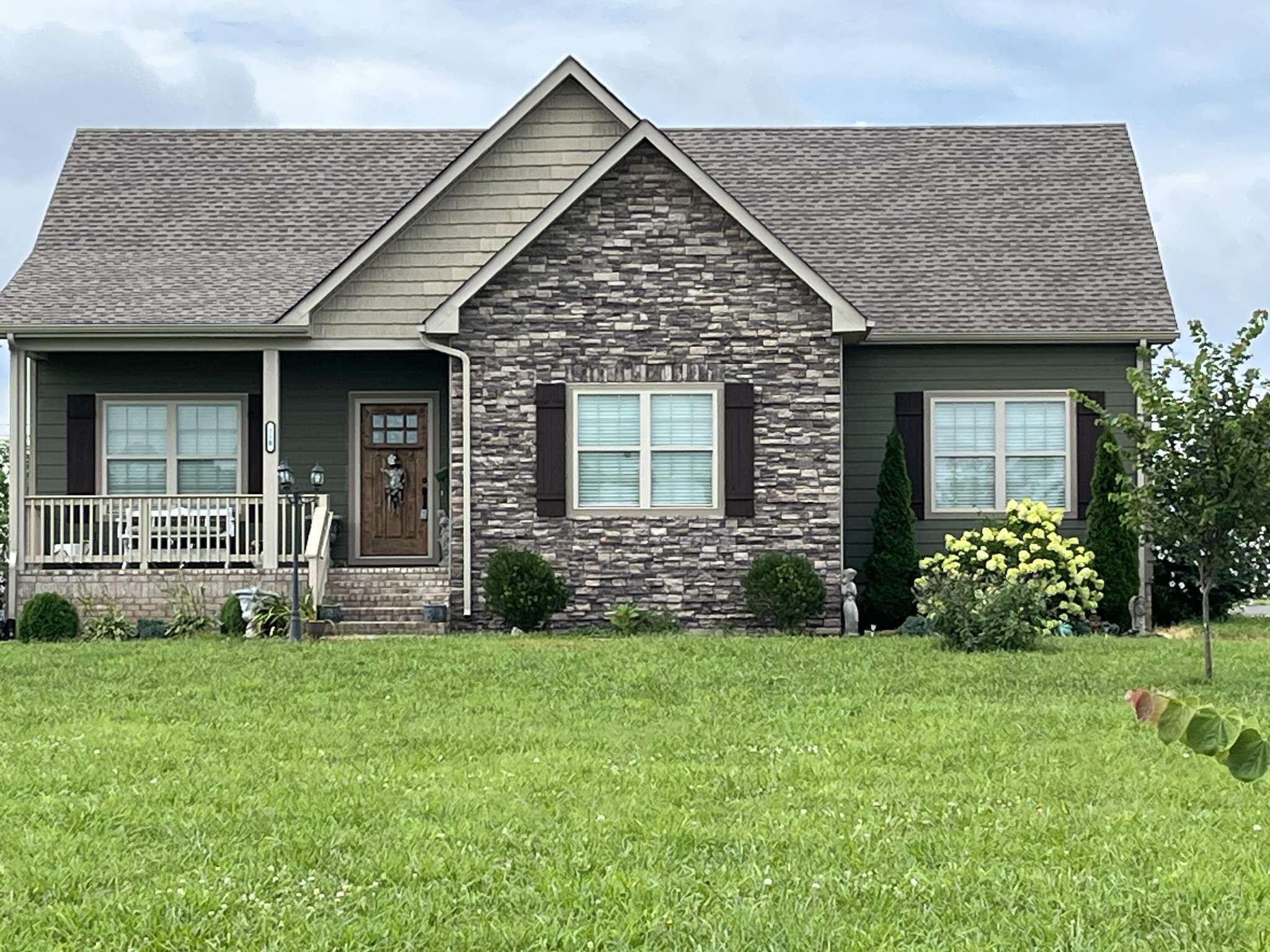 210 Hollow Tree Cir, Castalian Springs, TN 37031