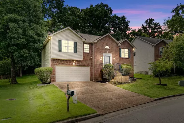 905 Waynewood Ln, Hermitage, TN 37076