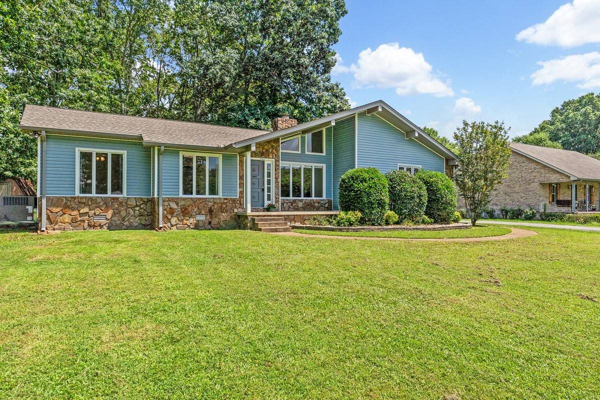 106 Autumn Ln, Tullahoma, TN 37388