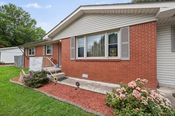 521 Thomas Ave, Hohenwald, TN 38462