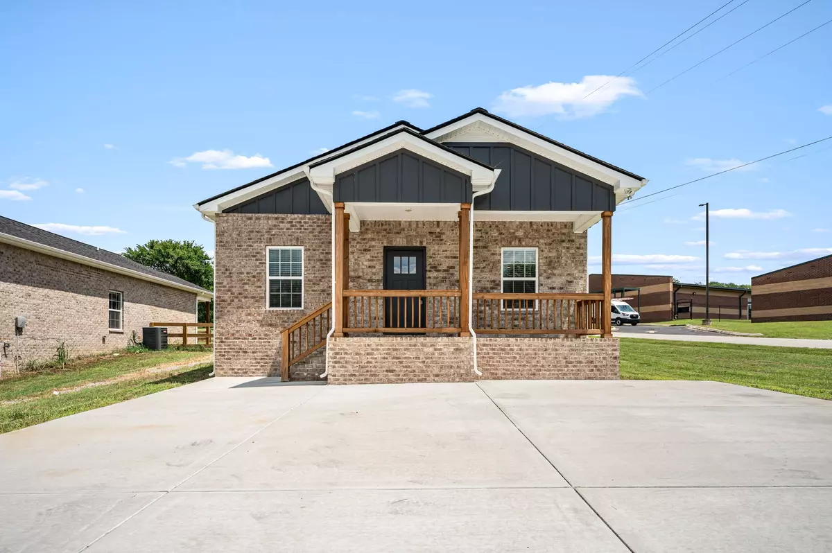 Woodbury, TN 37190,604 W Adams St
