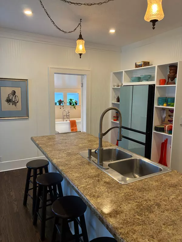 560 Neelys Bend Rd, Madison, TN 37115