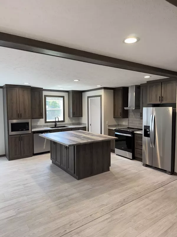 Lafayette, TN 37083,923 White Springs Rd