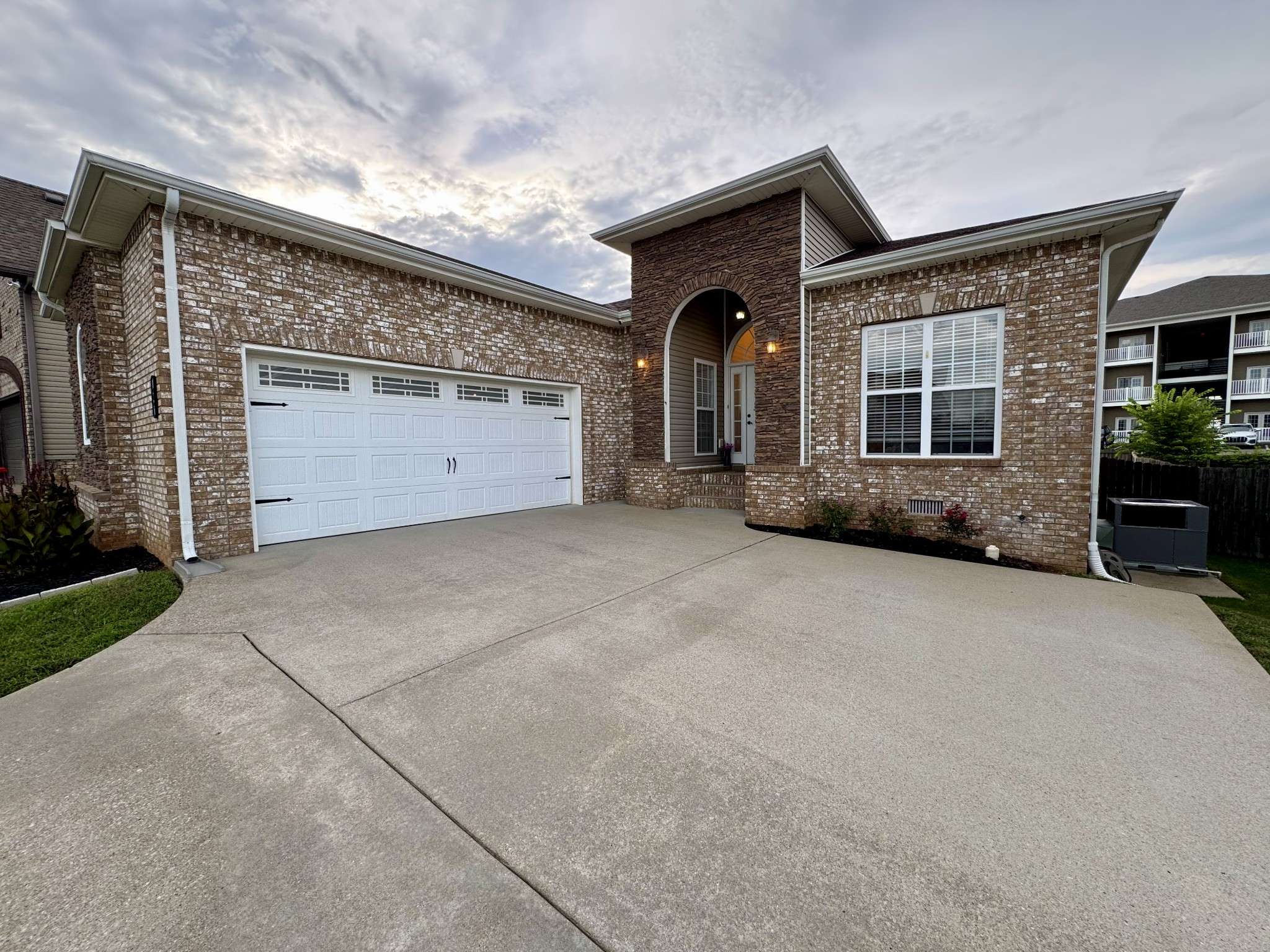 669 White Face Dr, Clarksville, TN 37040