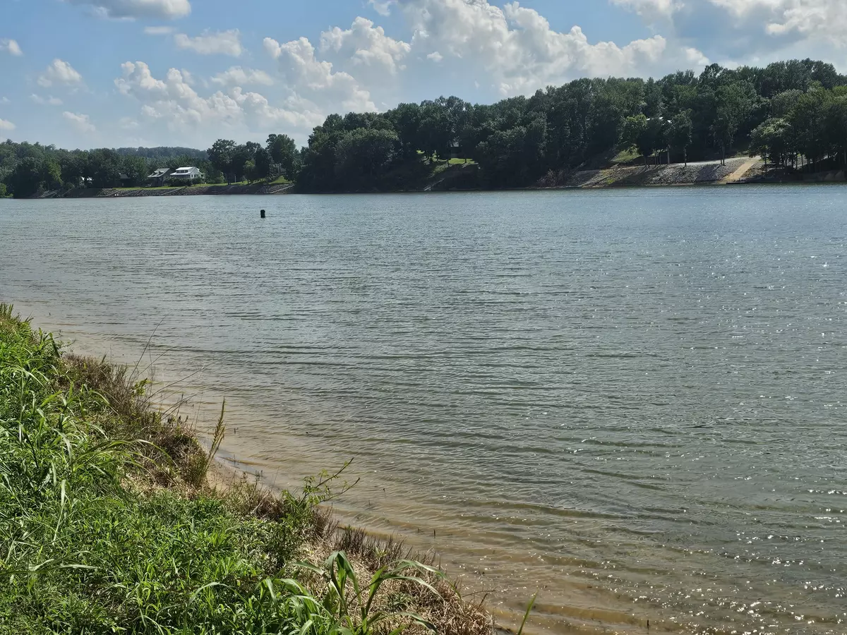 Clifton, TN 38425,1901 Hardin Bottom River Rd