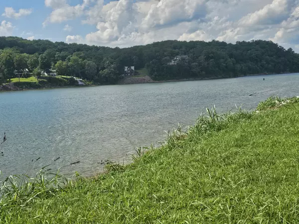 Clifton, TN 38425,1901 Hardin Bottom River Rd